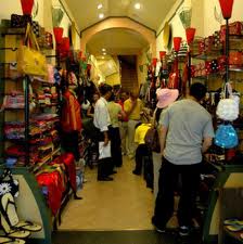 Faire du shopping dans le vieux quartier de Hanoï